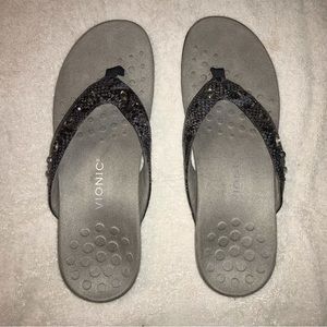 Vionic Lucia toe post sandal size 12M